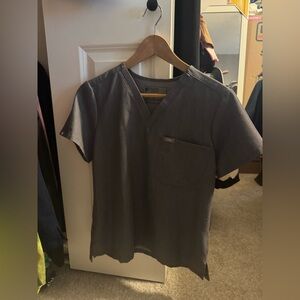 Figs Catarina One Pocket Scrub Top Small Petite Graphite